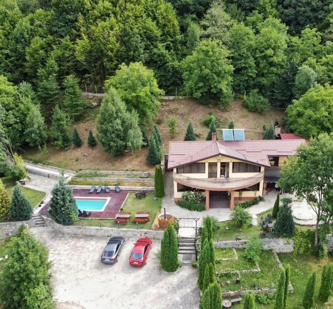 Group of men in a seminar